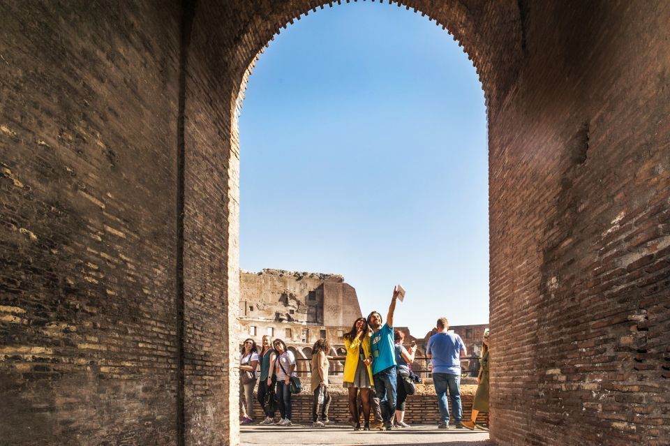 grupo en visita guiada coliseo